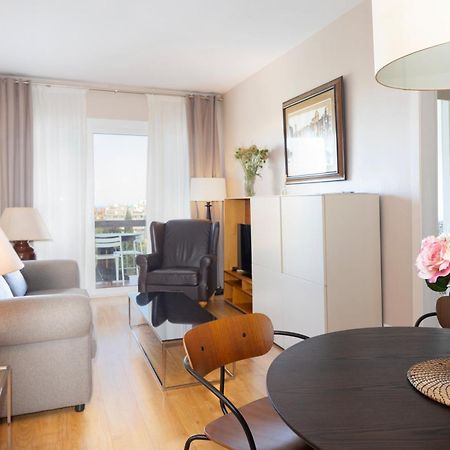 Lodging Apartments Guell Gaudi Barcelona Bagian luar foto
