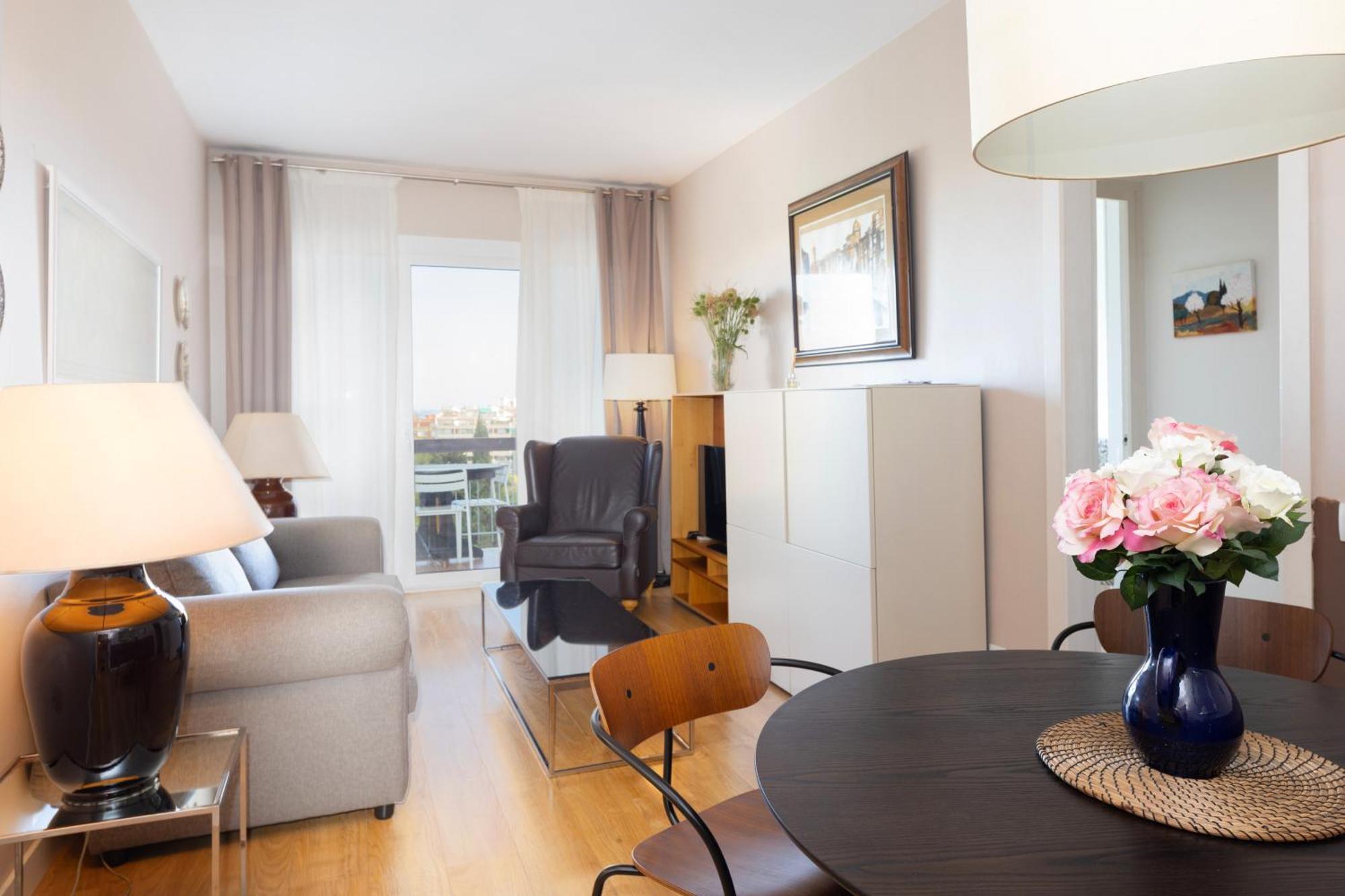 Lodging Apartments Guell Gaudi Barcelona Bagian luar foto